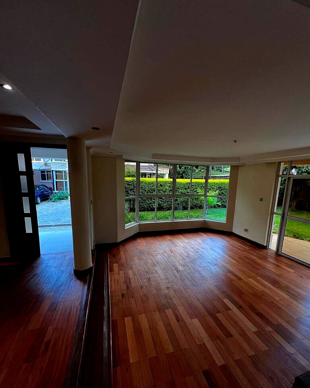 5-Ensuite Townhouse with Family Room & Manicured Garden - Lavington