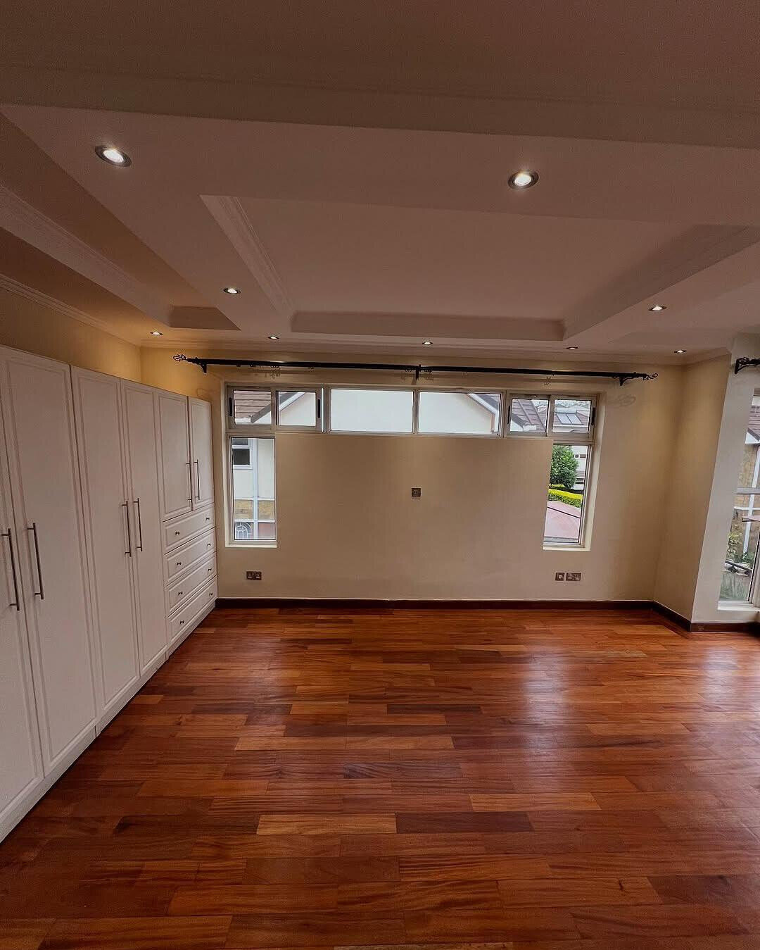 5-Ensuite Townhouse with Family Room & Manicured Garden - Lavington