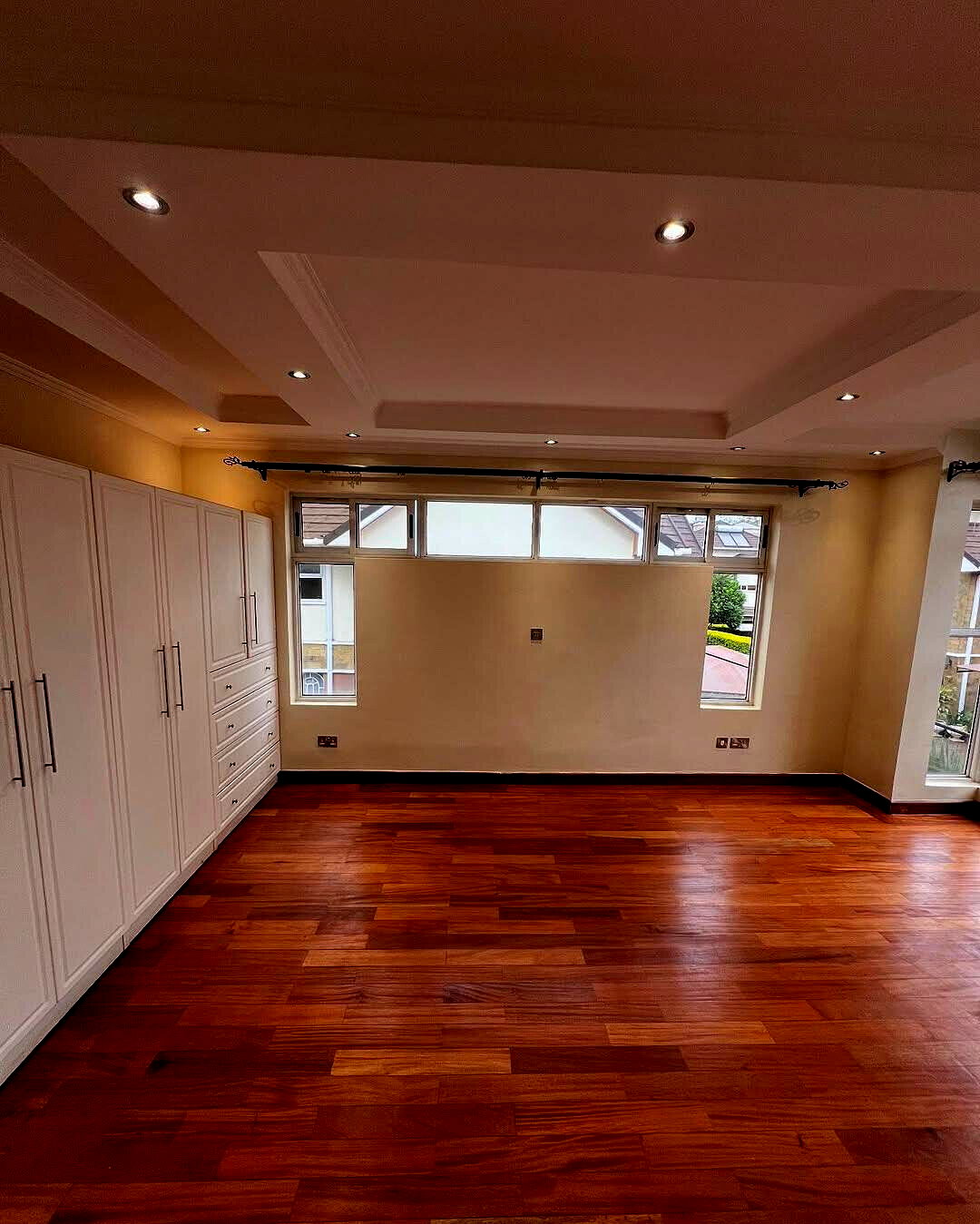 5-Ensuite Townhouse with Family Room & Manicured Garden - Lavington