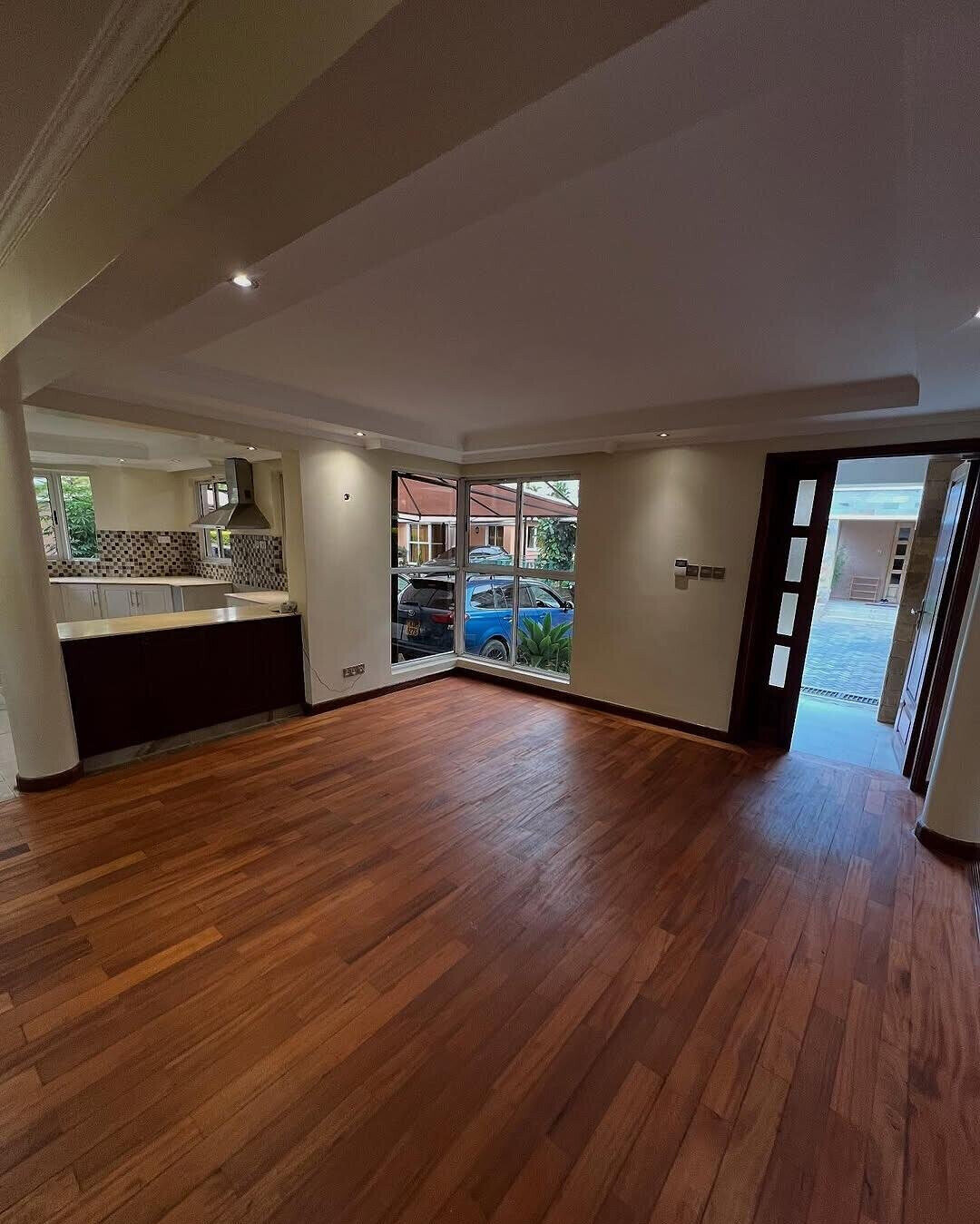 5-Ensuite Townhouse with Family Room & Manicured Garden - Lavington