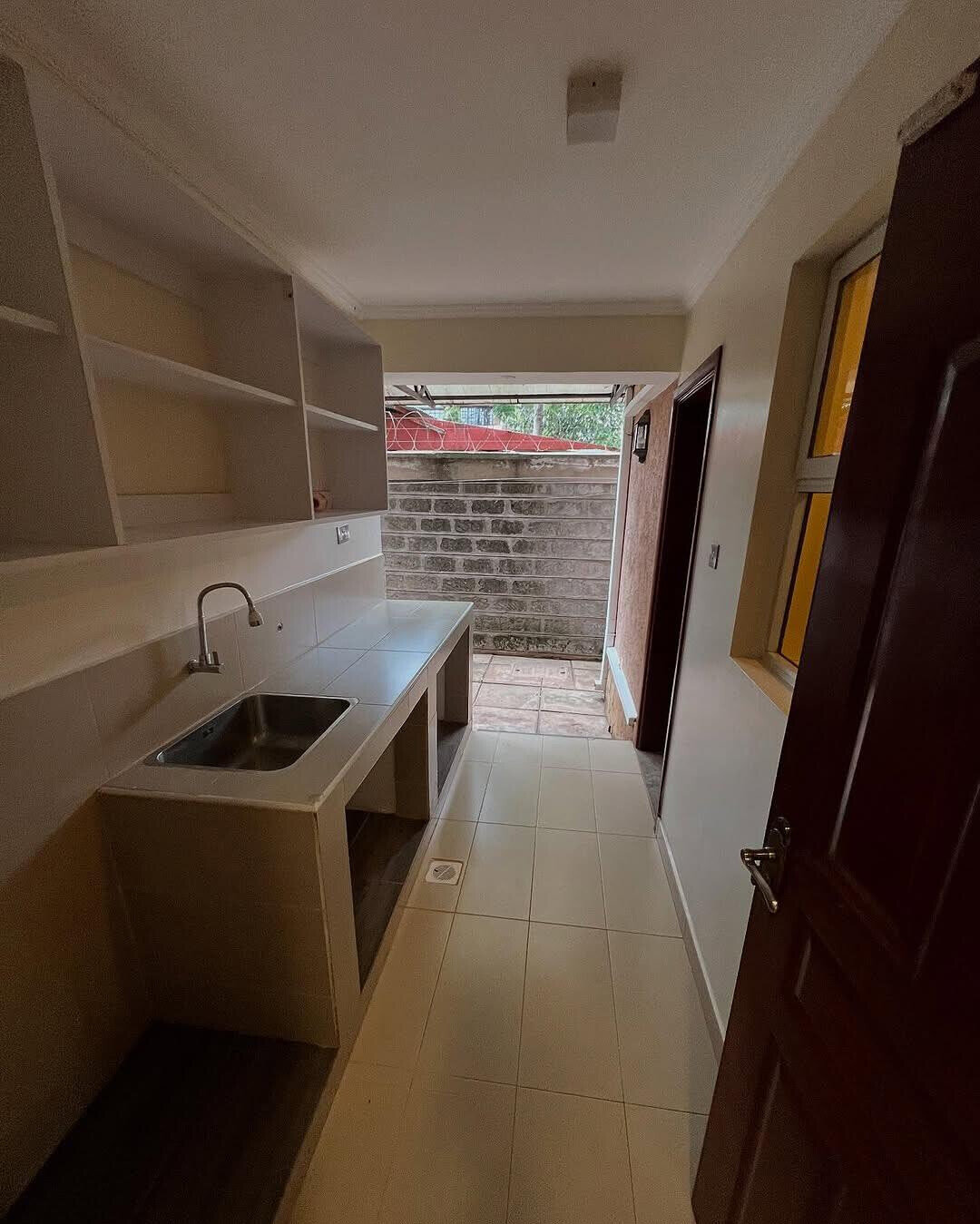 5-Ensuite Townhouse with Family Room & Manicured Garden - Lavington