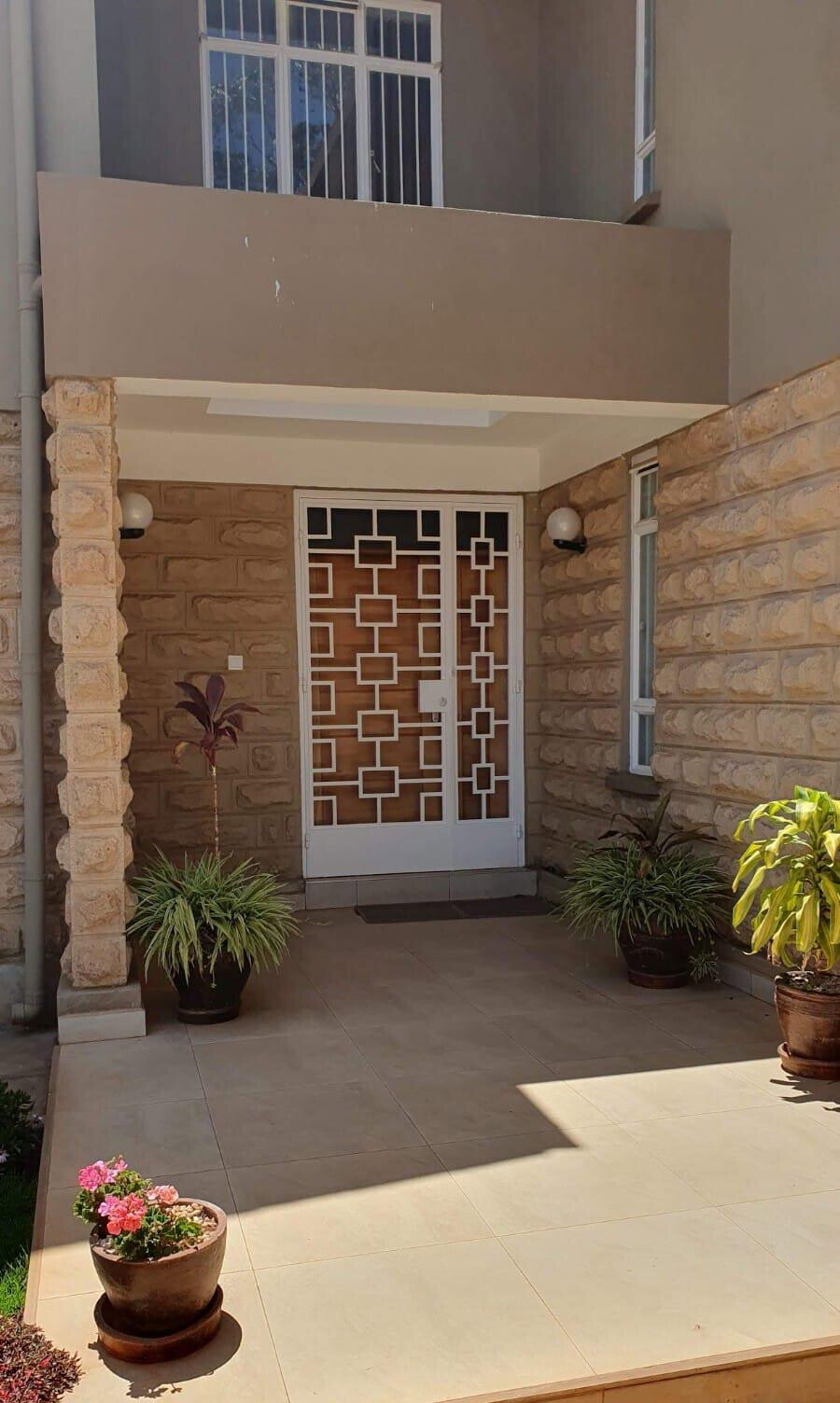 4BR All-Ensuite Townhouse with Solar Backup & DSQ - Gikambura
