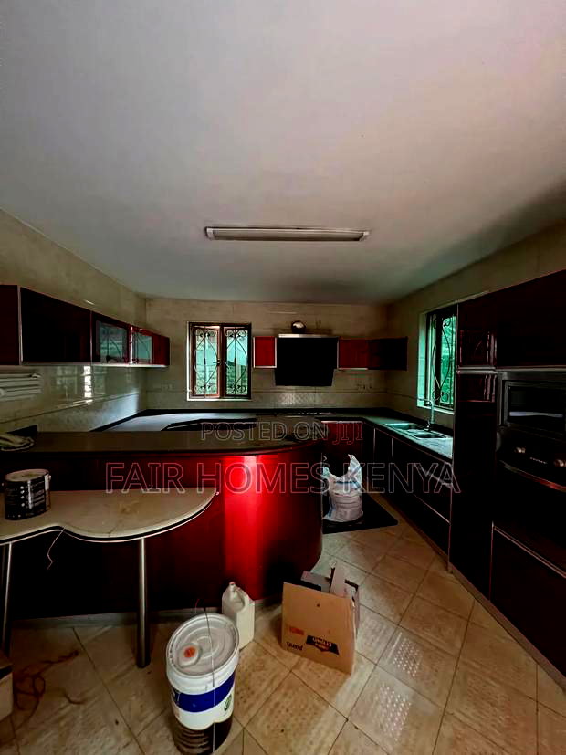 5bdrm Townhouse / Terrace in Othaya Road, Lavington for rent