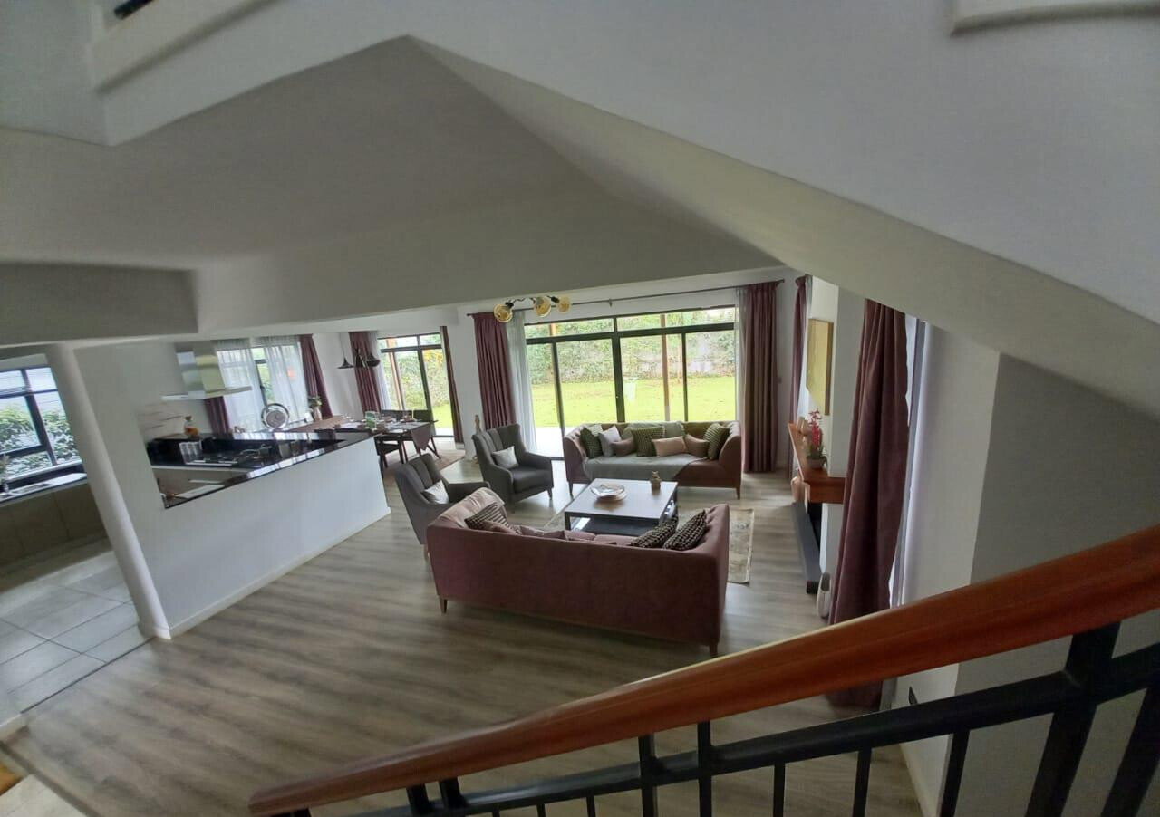 4BR Townhouse with Fireplace & DSQ in 40-Acre Gated Estate - Ridgeways