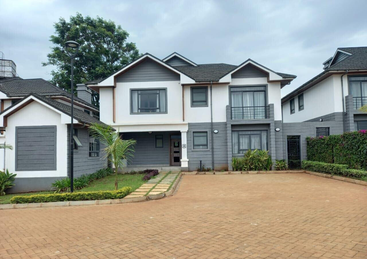 4BR Townhouse with Fireplace & DSQ in 40-Acre Gated Estate - Ridgeways