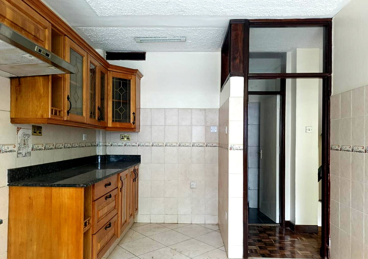 4BR Townhouse with Fireplace & Jacuzzi - Kilimani