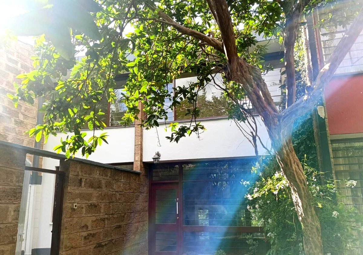 4BR Townhouse with Fireplace & Jacuzzi - Kilimani