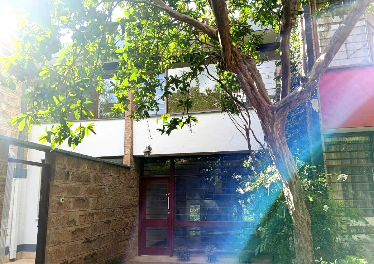 4BR Townhouse with Fireplace & Jacuzzi - Kilimani
