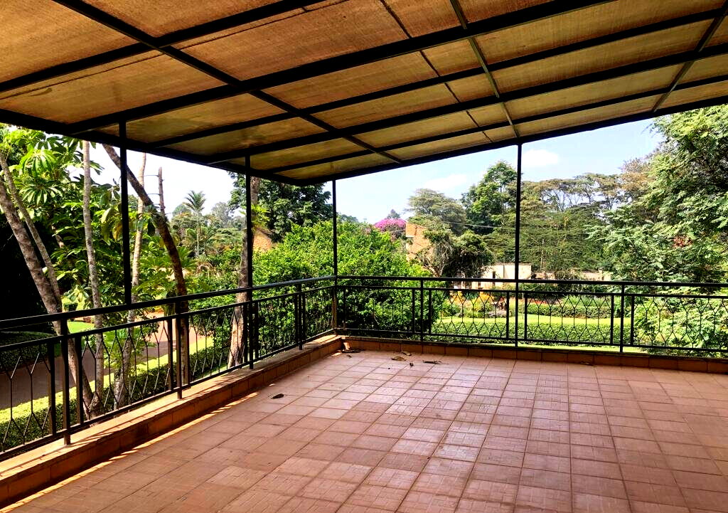 5-Bed Split-Level Townhouse with Lake View & Clubhouse – Karen