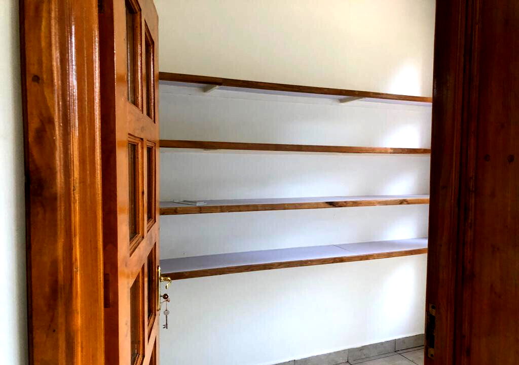 5-Bed Split-Level Townhouse with Lake View & Clubhouse – Karen