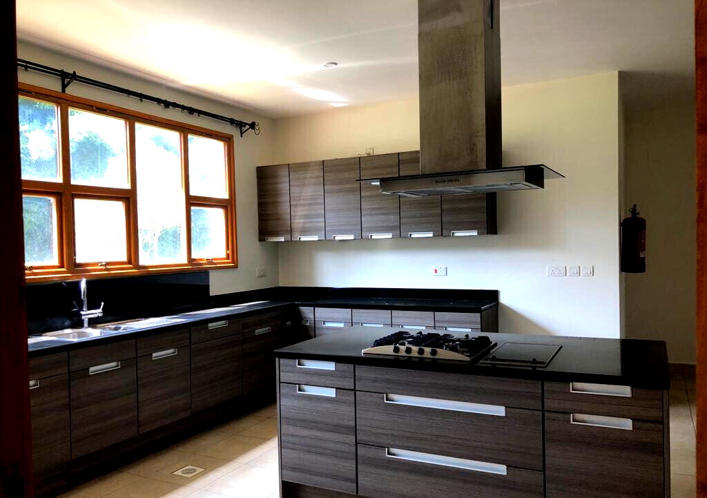 5-Bed Split-Level Townhouse with Lake View & Clubhouse – Karen