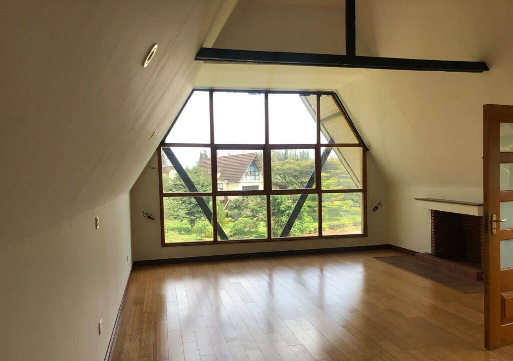 5-Bed Split-Level Townhouse with Lake View & Clubhouse – Karen