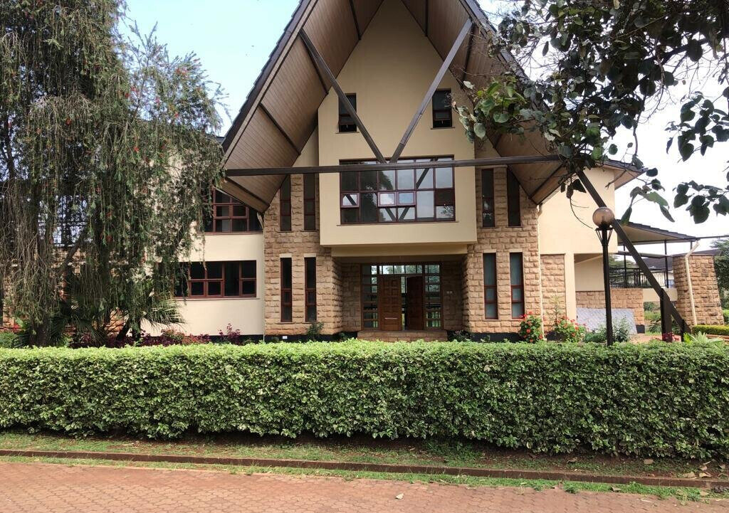 5-Bed Split-Level Townhouse with Lake View & Clubhouse – Karen