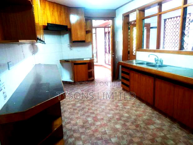 4bdrm Apartment in Kilimani, Hurlingham for rent
