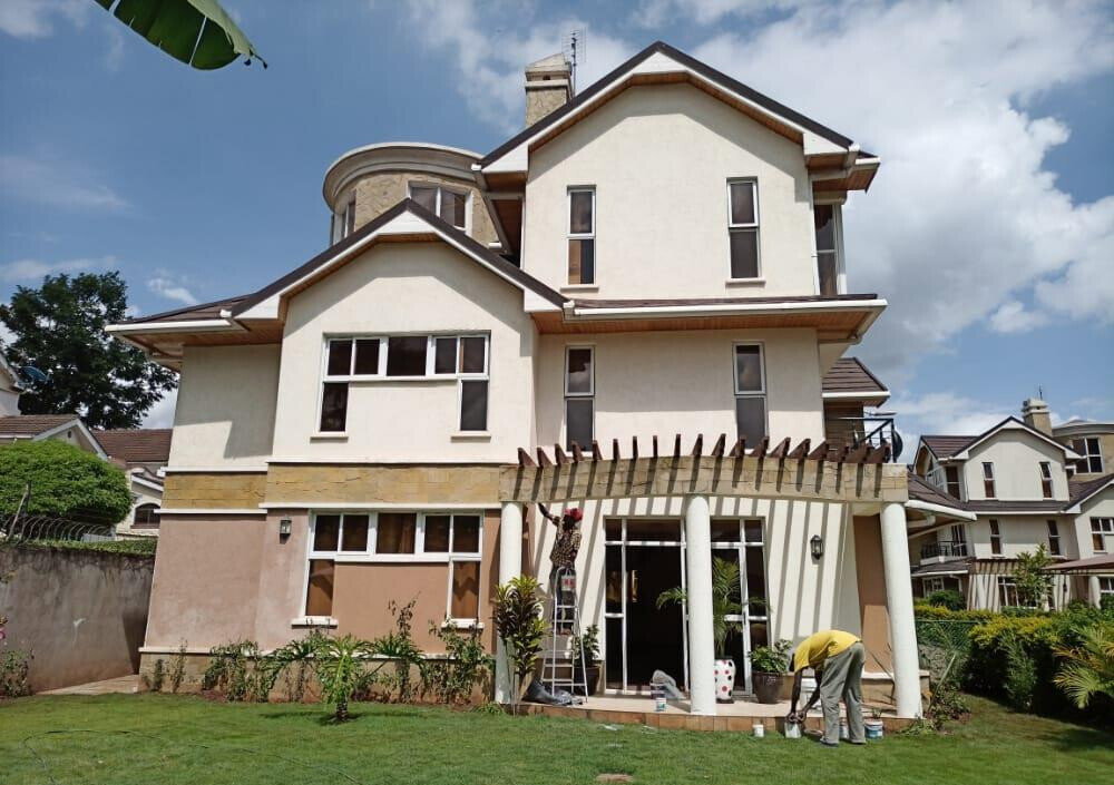 5-Bed Townhouse with Jacuzzi & Private Garden - Lavington