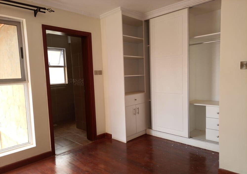 5-Bed Townhouse with Jacuzzi & Private Garden - Lavington