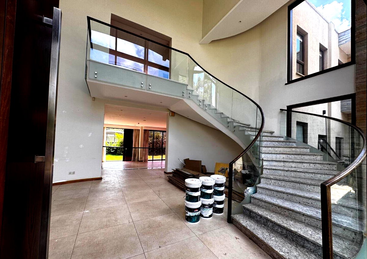 Half-Acre Townhouse with Sunken Lounge & Study - Lower Kabete