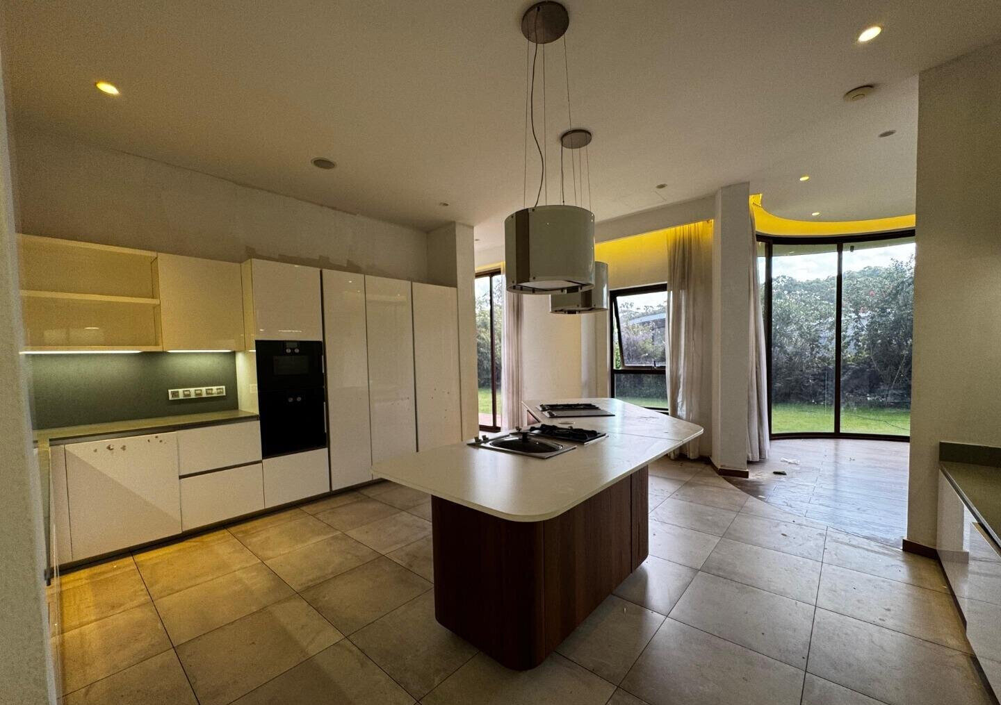 Half-Acre Townhouse with Sunken Lounge & Study - Lower Kabete