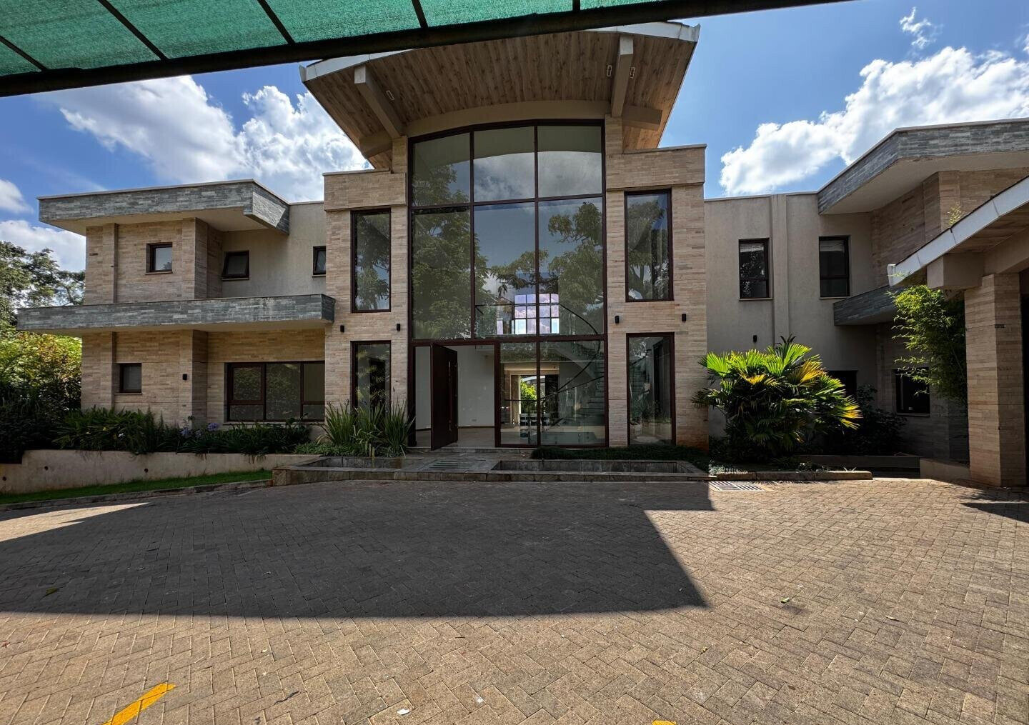 Half-Acre Townhouse with Sunken Lounge & Study - Lower Kabete