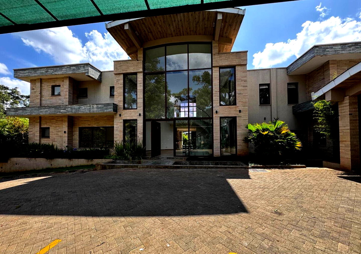 Half-Acre Townhouse with Sunken Lounge & Study - Lower Kabete