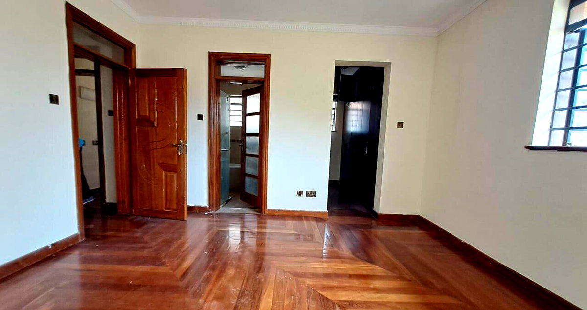3-Level 5-Ensuite Villa with Fireplace & Rooftop Terrace - Lavington