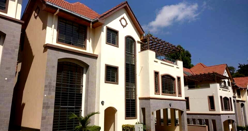 3-Level 5-Ensuite Villa with Fireplace & Rooftop Terrace - Lavington