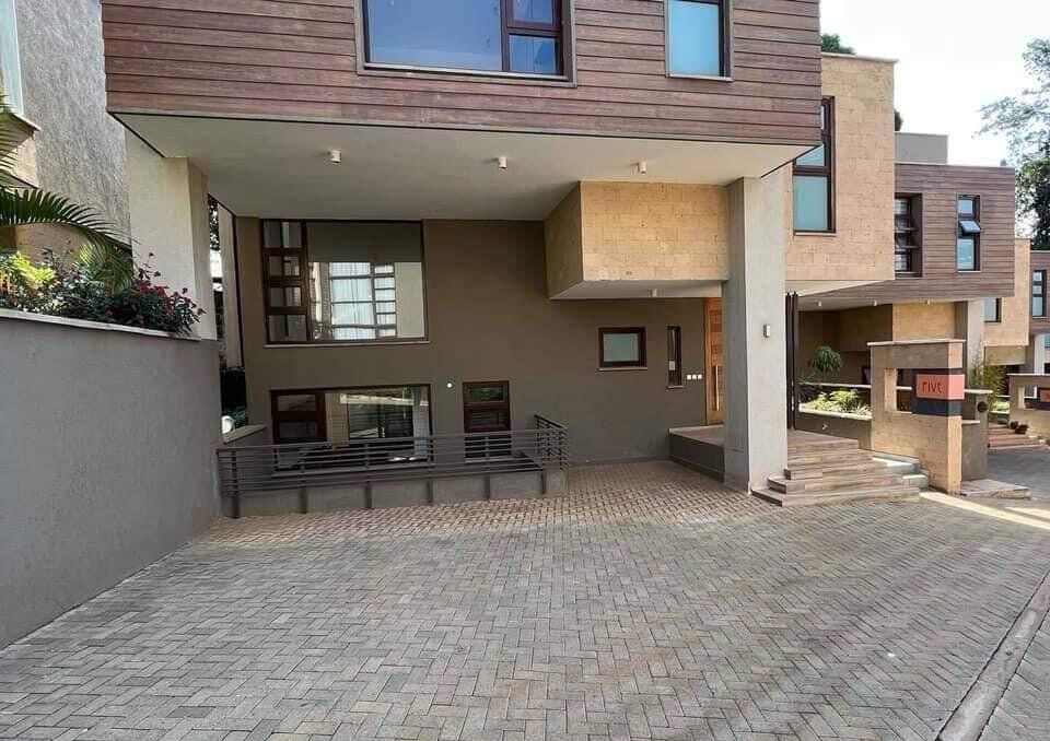 4-Ensuite Villa with TV Room & Generator - Lavington