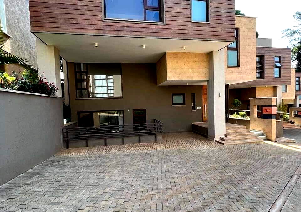 4-Ensuite Villa with TV Room & Generator - Lavington