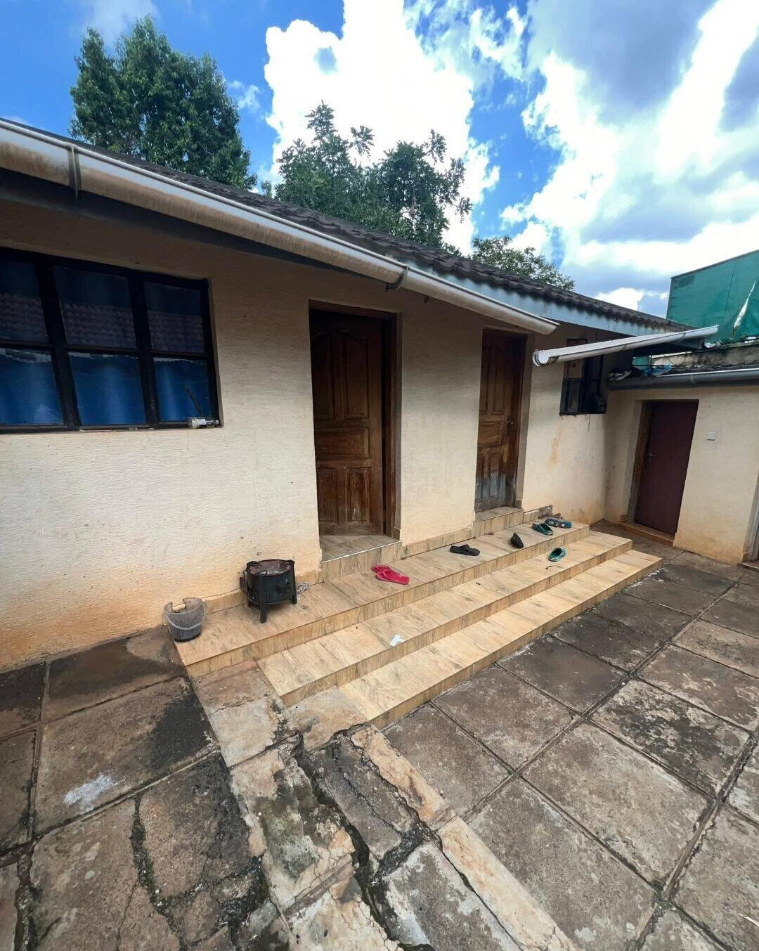 5BR Ambassadorial Home with Garden