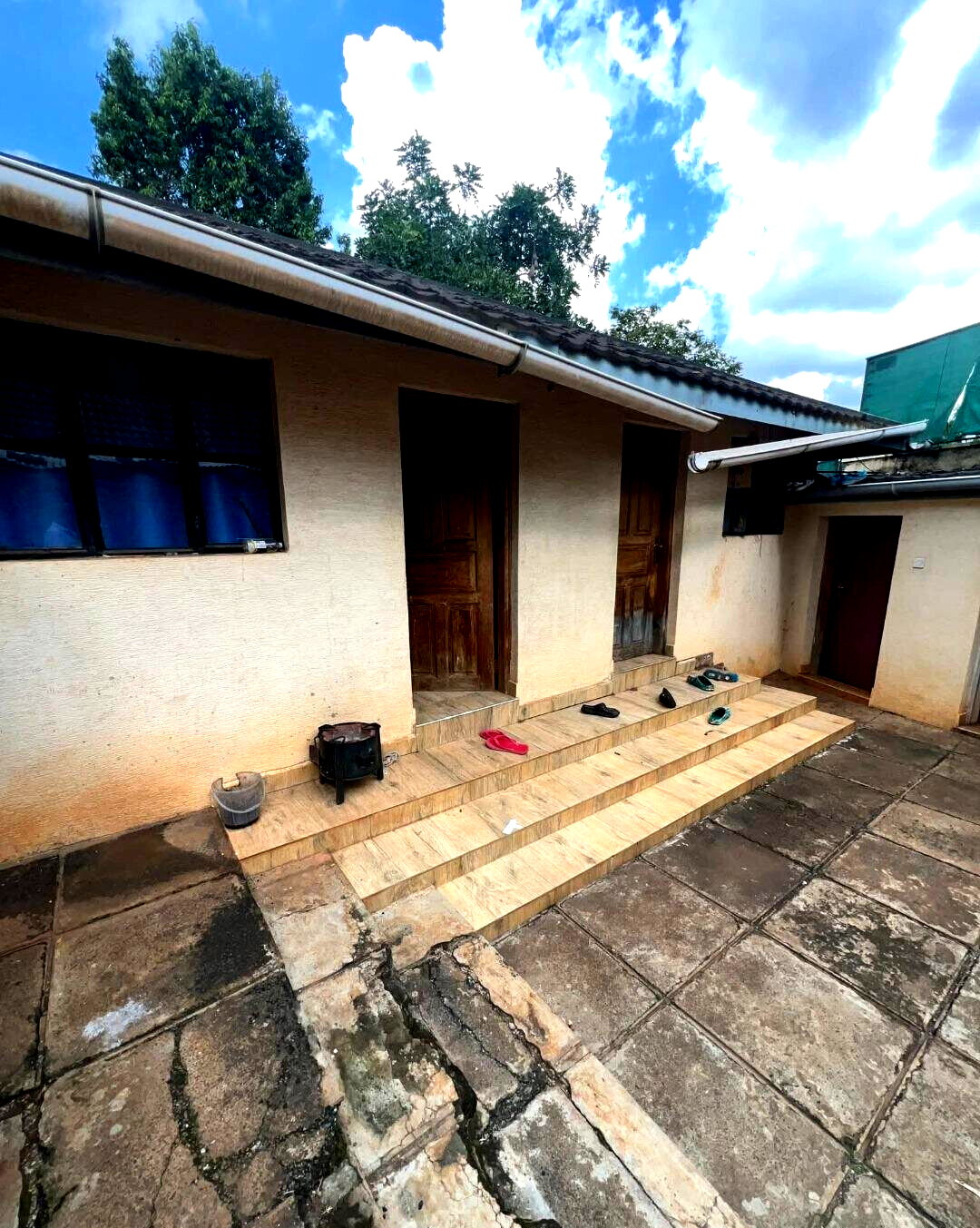 5BR Ambassadorial Home with Garden