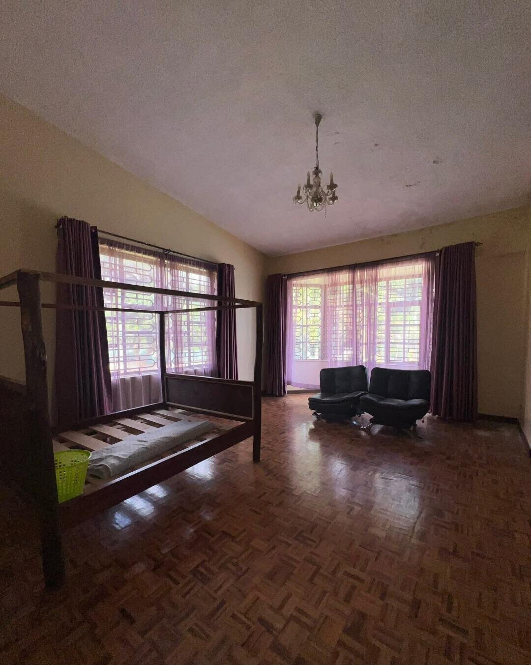 5BR Ambassadorial Home with Garden