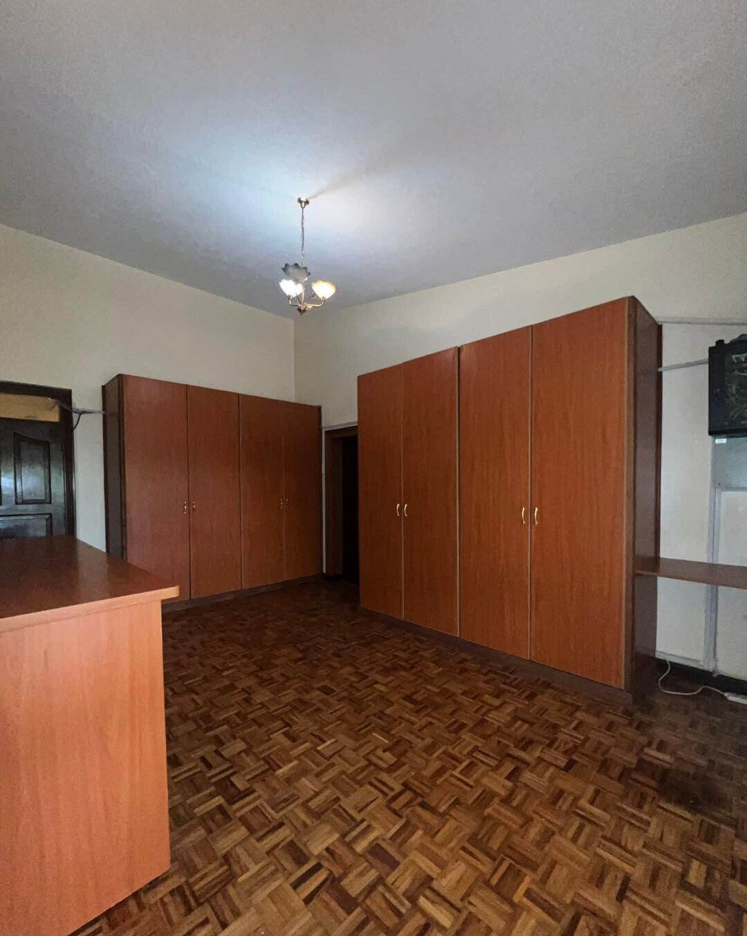 5BR Ambassadorial Home with Garden