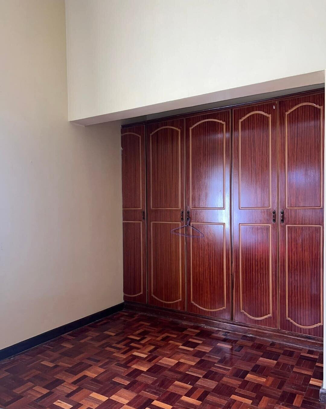 5BR Ambassadorial Home with Garden