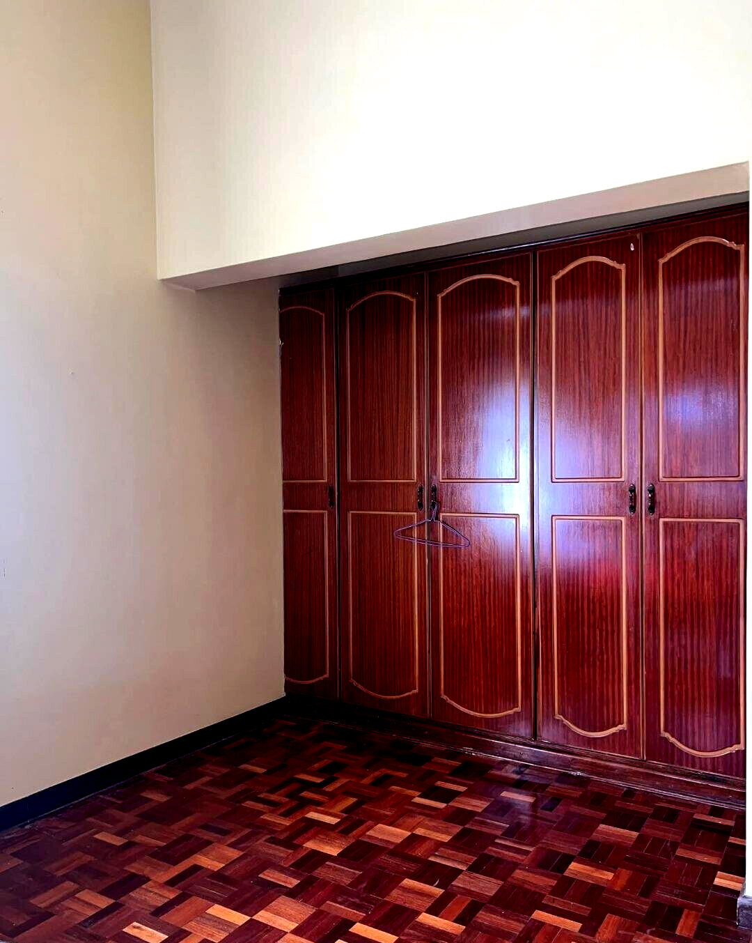 5BR Ambassadorial Home with Garden