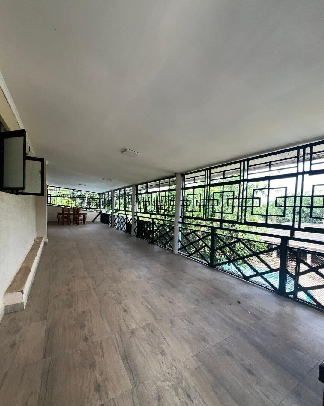 5BR Ambassadorial Home with Garden