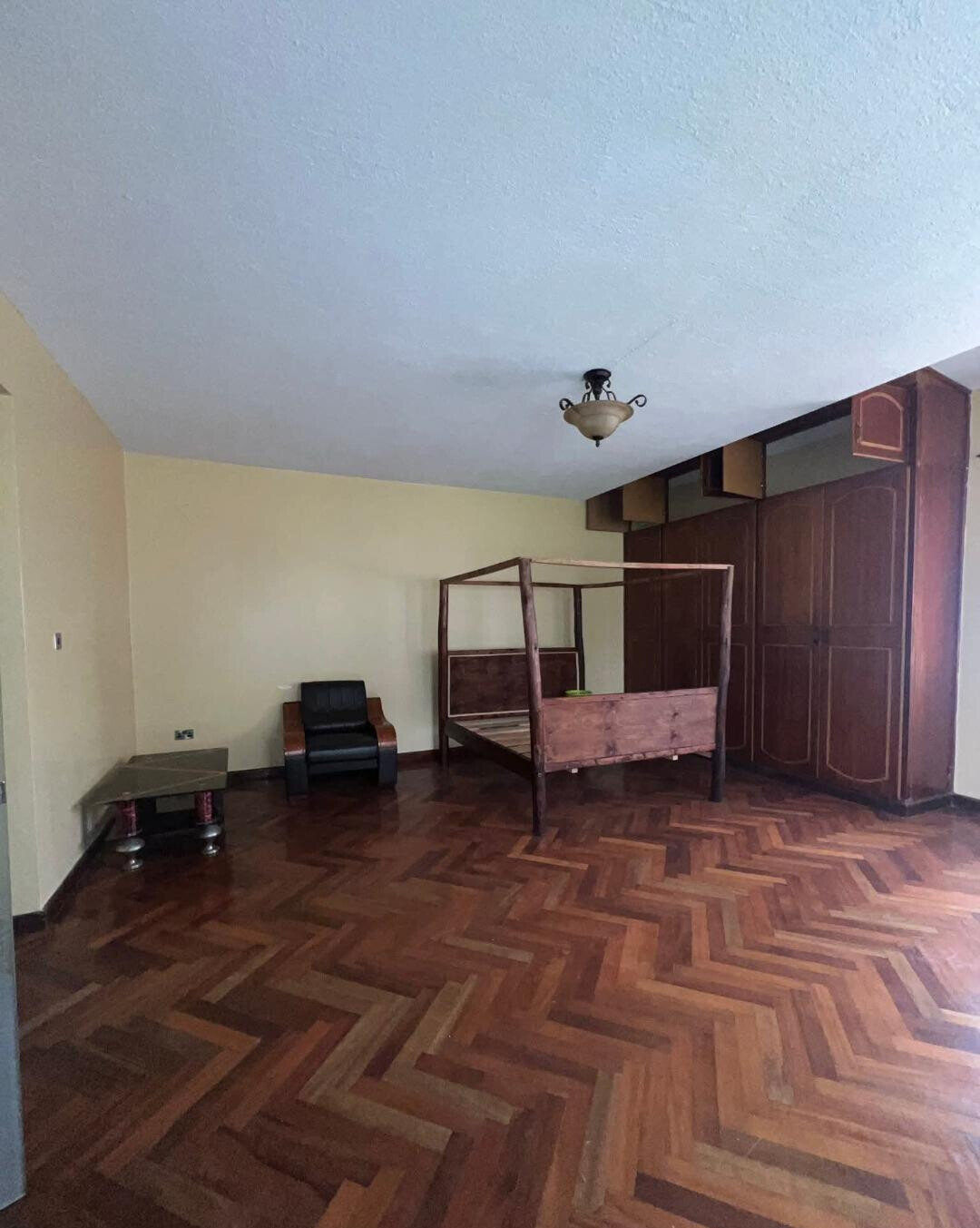 5BR Ambassadorial Home with Garden
