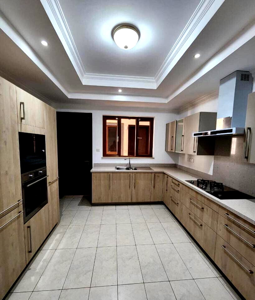 Pet-Friendly 5-Ensuite Townhouse with Generator - Lavington