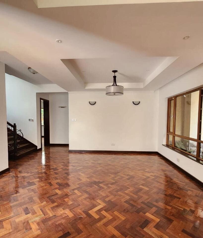 Pet-Friendly 5-Ensuite Townhouse with Generator - Lavington
