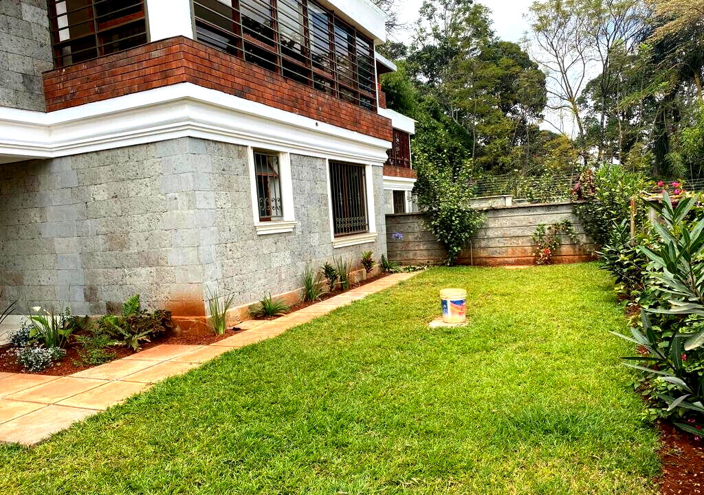 5-Ensuite Townhouse with Fireplace & Pool Access - Spring Valley