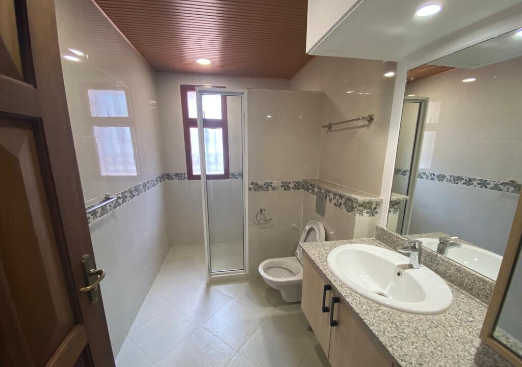 5-Ensuite Townhouse with Fireplace & Pool Access - Spring Valley