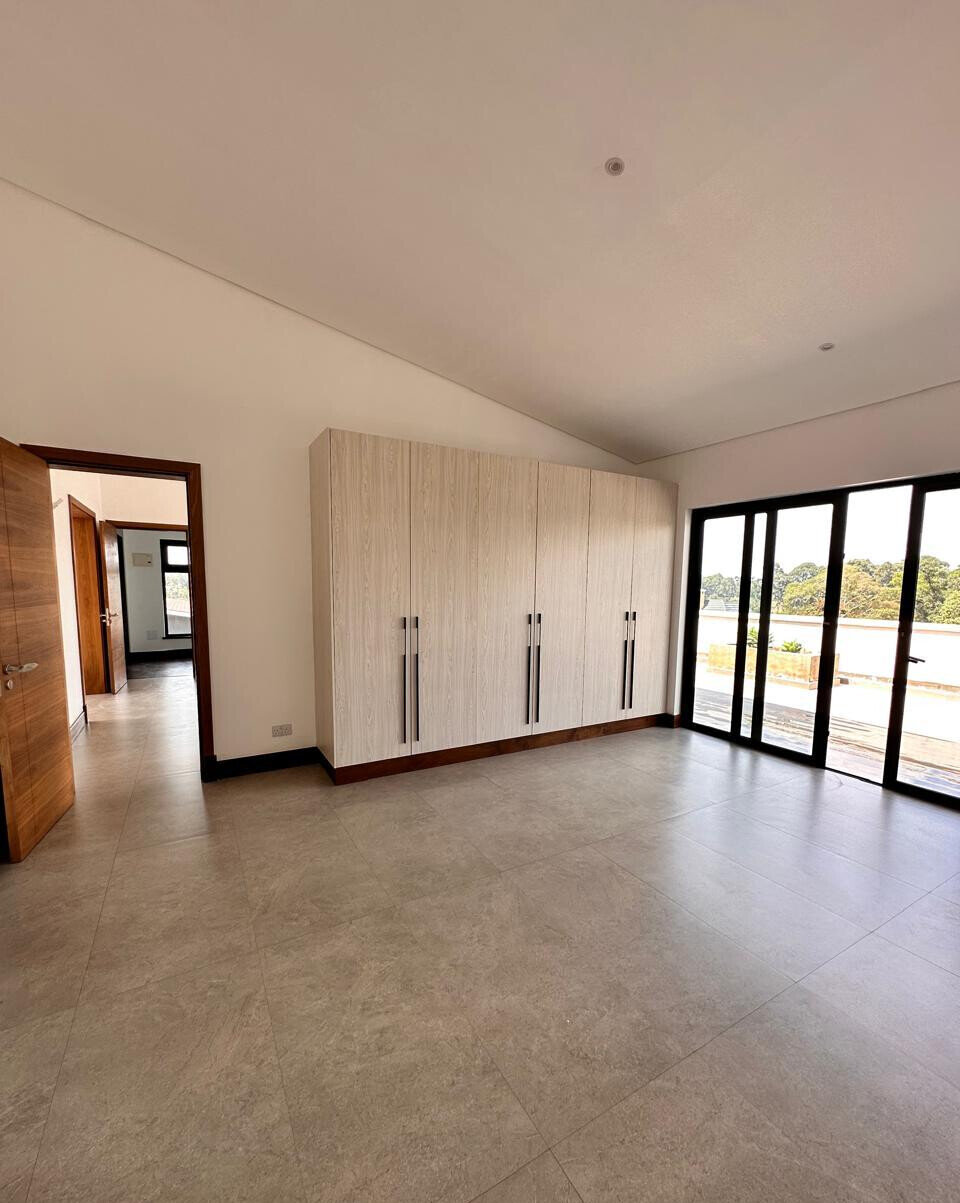 5 En-Suite Townhouse with Lift & Borehole - Kitisuru