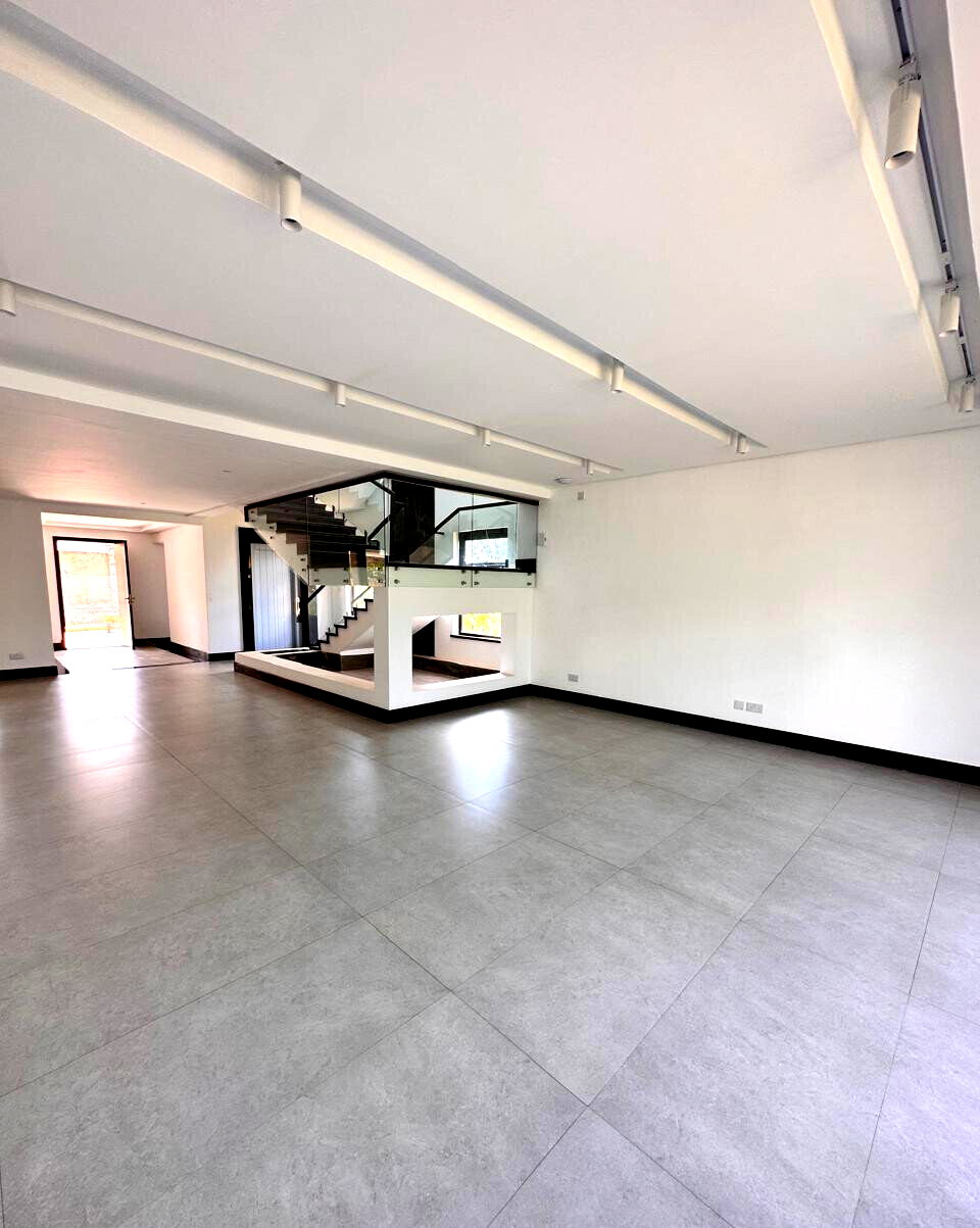 5 En-Suite Townhouse with Lift & Borehole - Kitisuru