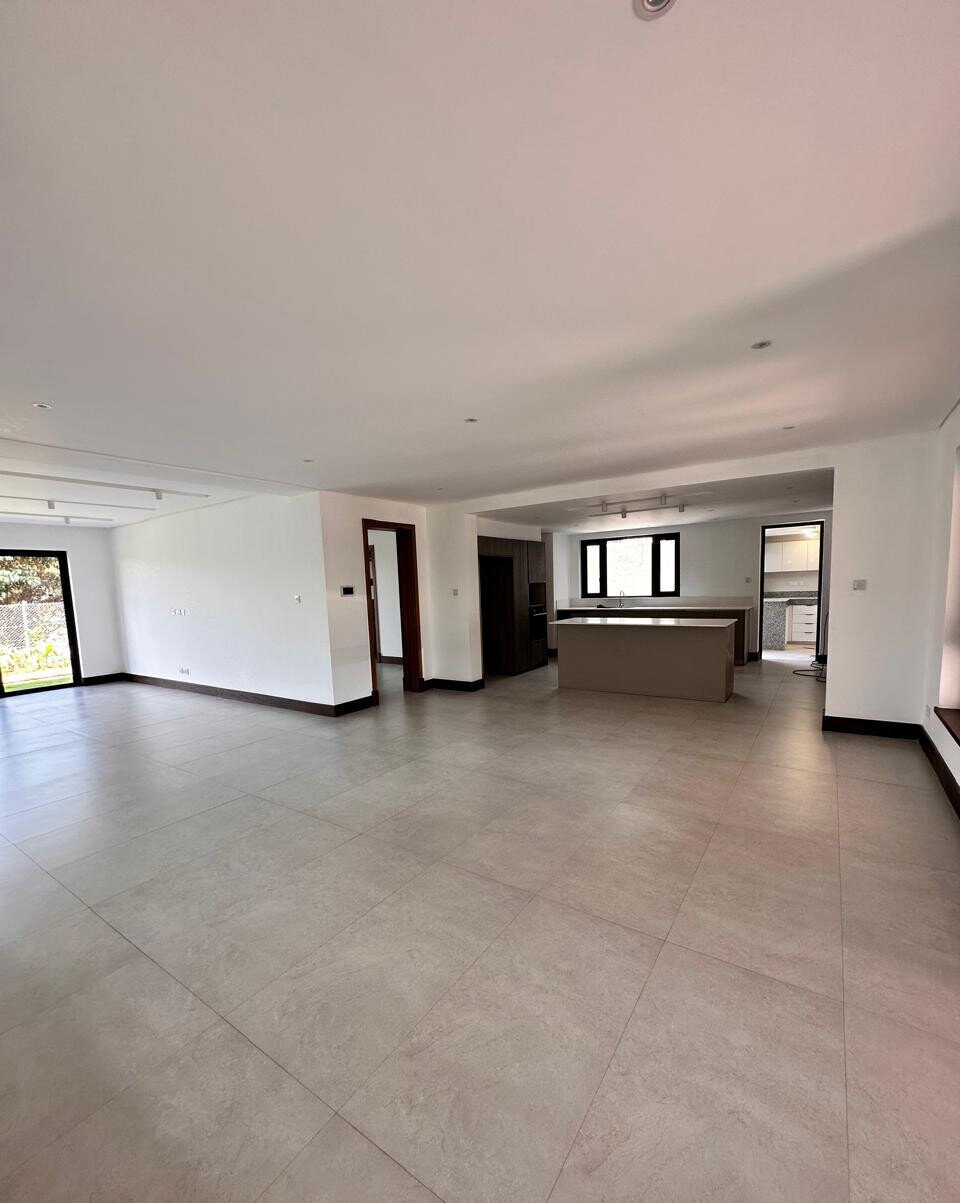 5 En-Suite Townhouse with Lift & Borehole - Kitisuru