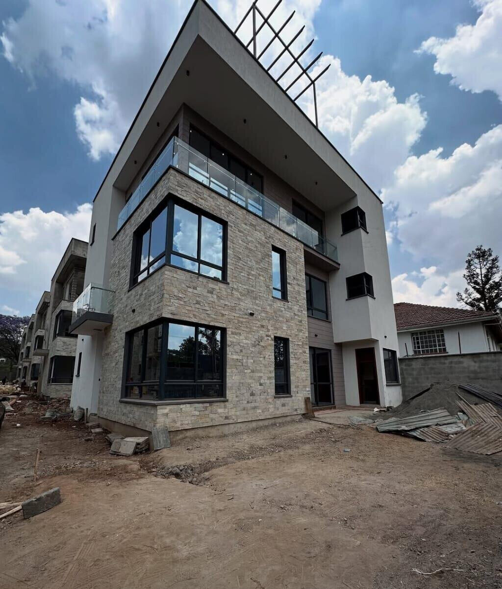 Brand New 4-Ensuite Townhouse with Generator & Solar - Lavington