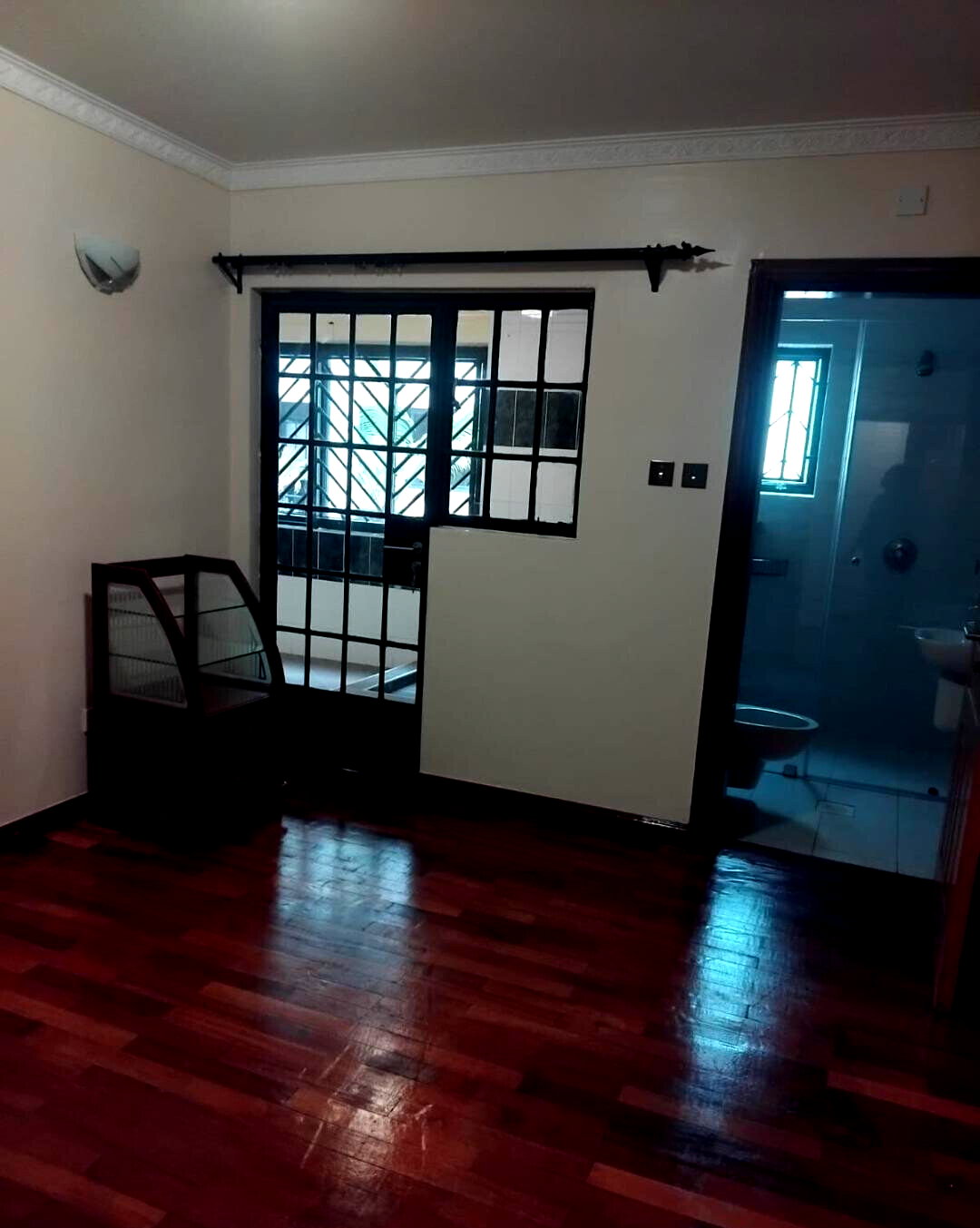 Pet-Friendly 4BR with Scenic Views & 24/7 Maintenance - Lavington