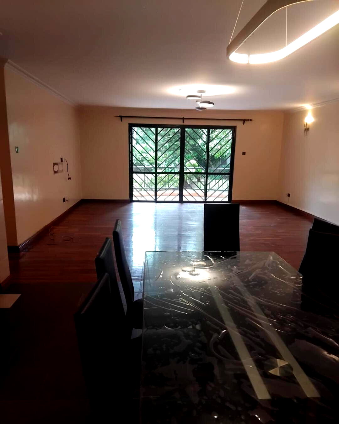 Pet-Friendly 4BR with Scenic Views & 24/7 Maintenance - Lavington