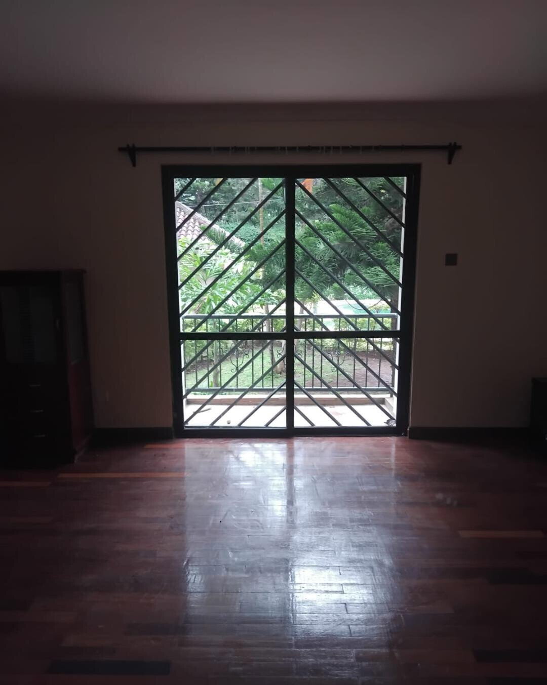 Pet-Friendly 4BR with Scenic Views & 24/7 Maintenance - Lavington
