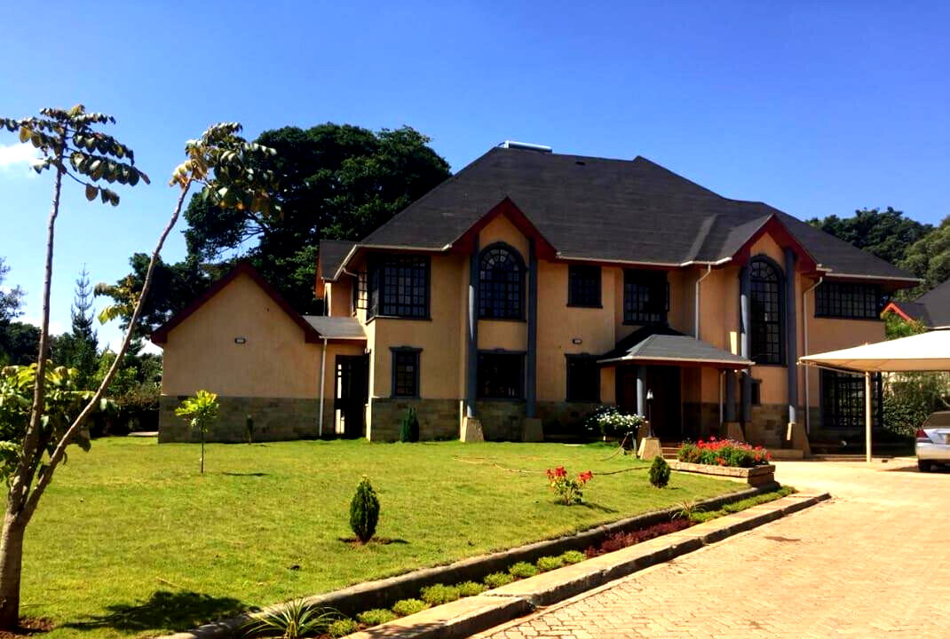 4-Ensuite Villa with Lush Garden & Power Backup – Karen