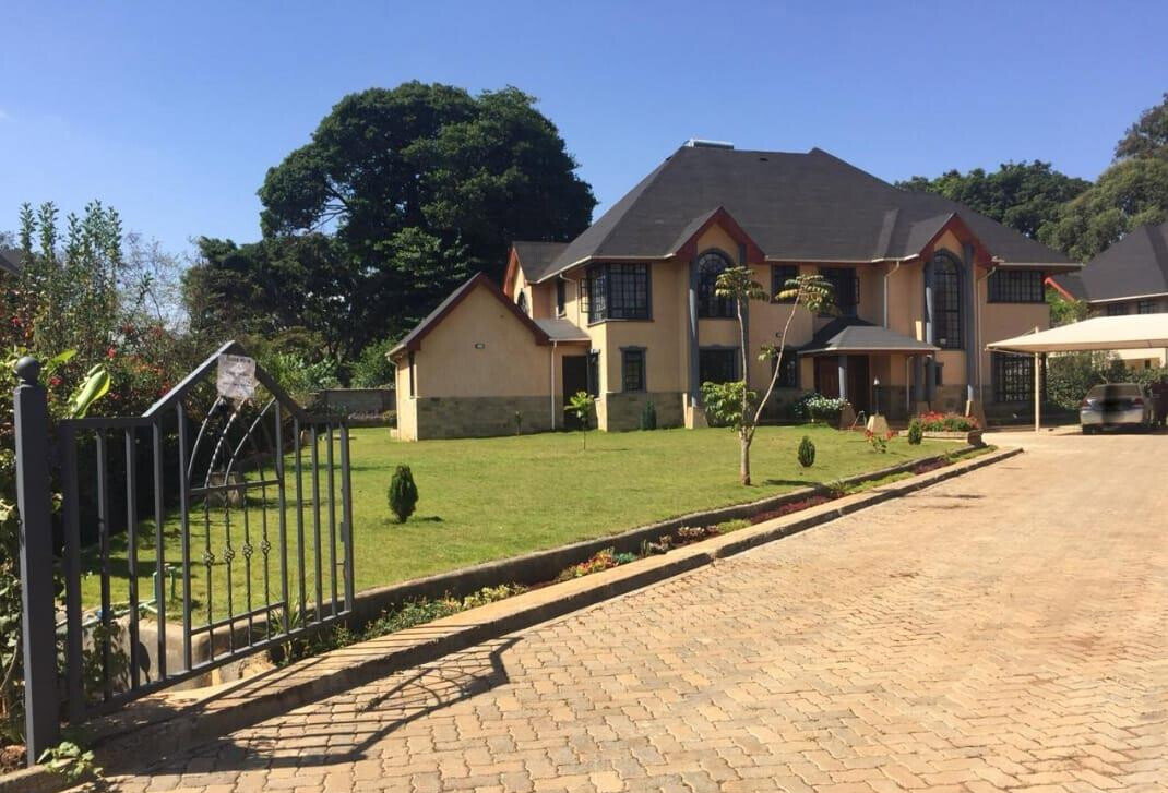 4-Ensuite Villa with Lush Garden & Power Backup – Karen