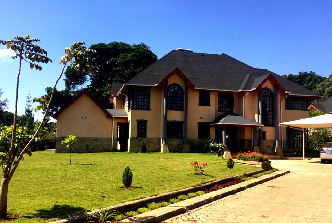 4-Ensuite Villa with Lush Garden & Power Backup – Karen